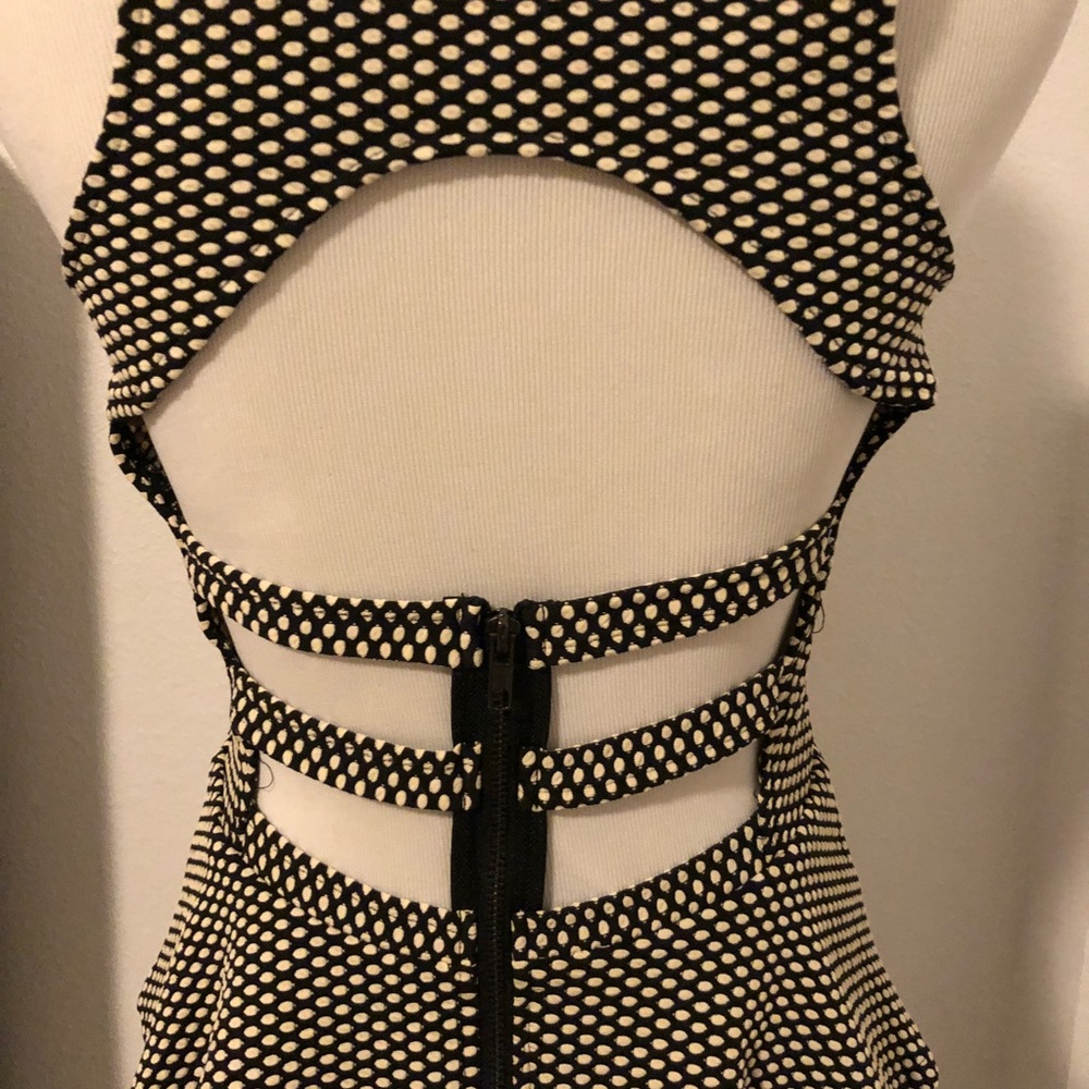 San Souci Open Back Peplum Top, Size Medium - Picture 4 of 5